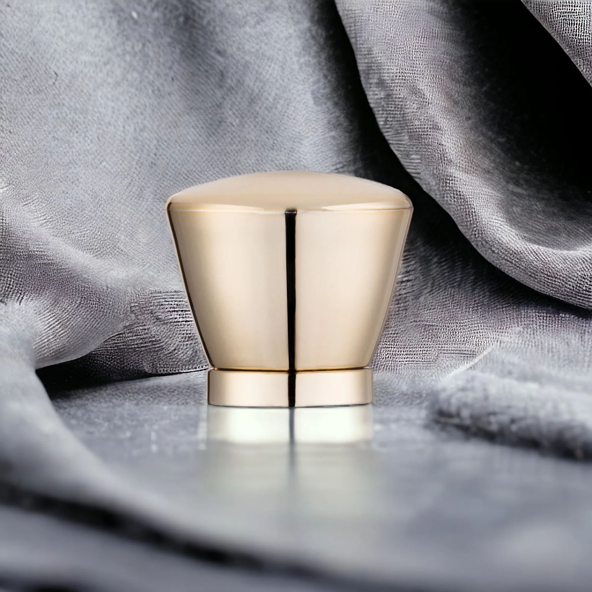 Queen Perfume Cap view 2