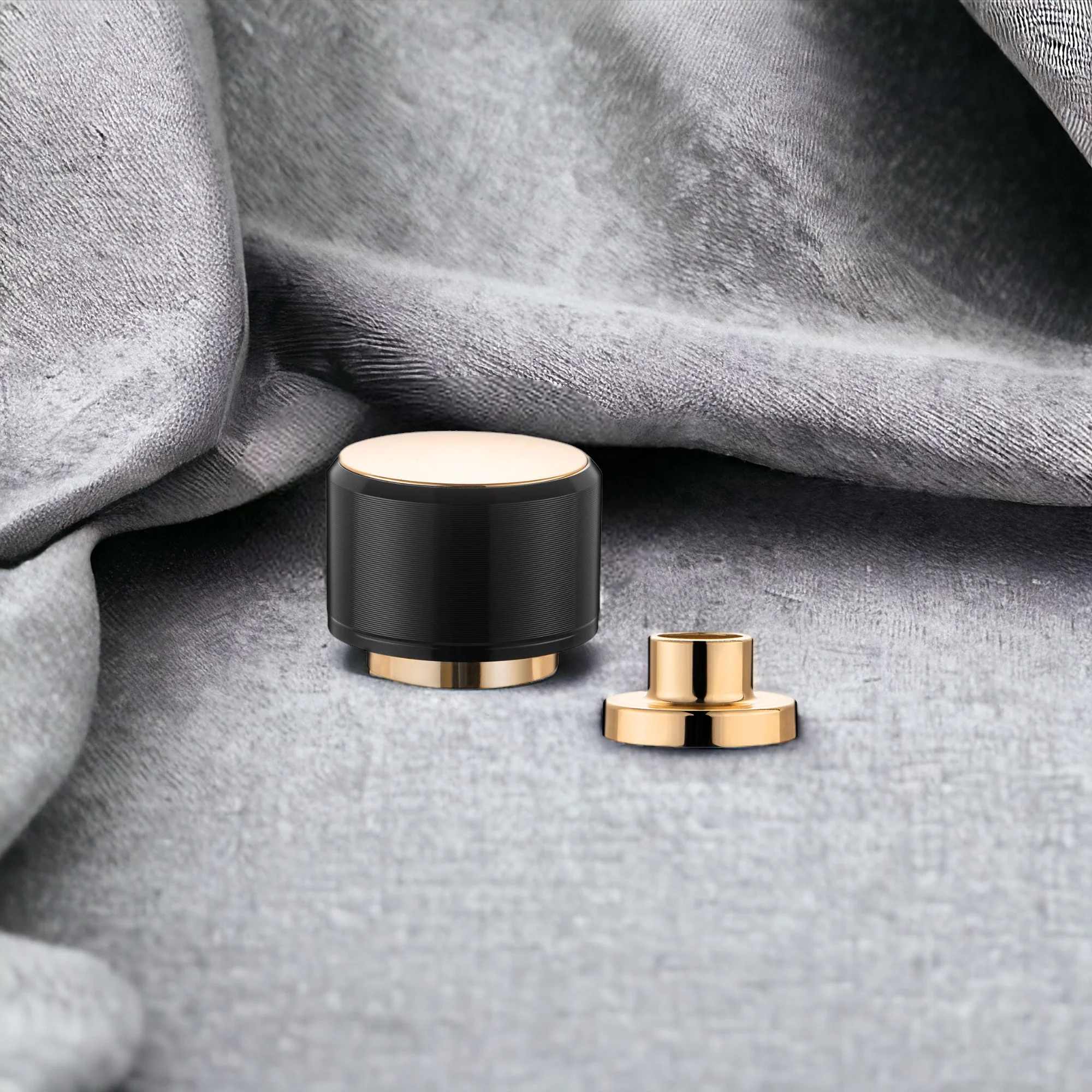 Big Magnet Perfume Cap view 2
