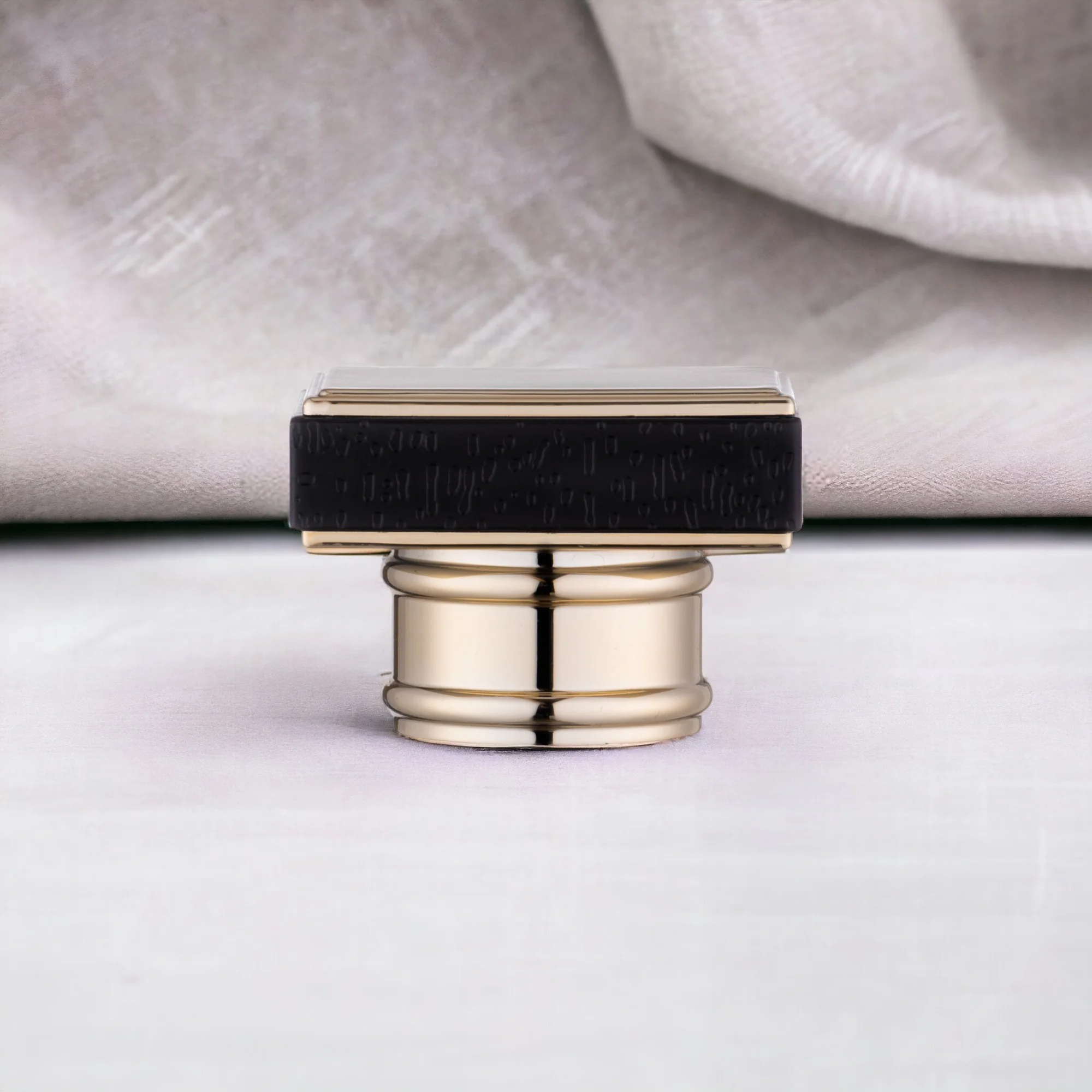 Lux Perfume Cap view 2